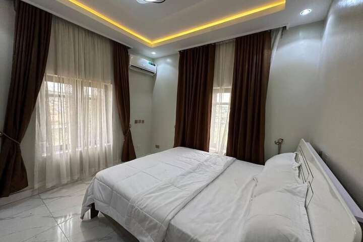 Room 4 of 37