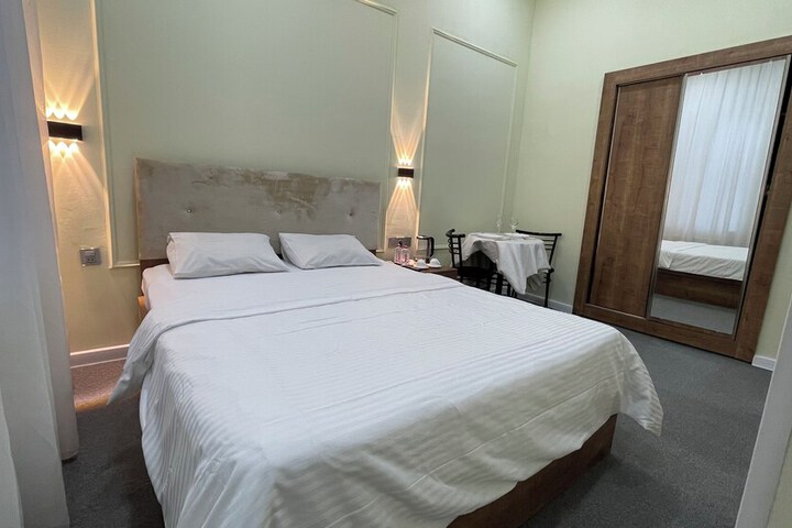 Room 8 of 27