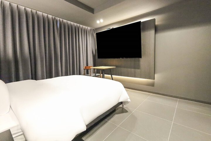 Room 7 of 42