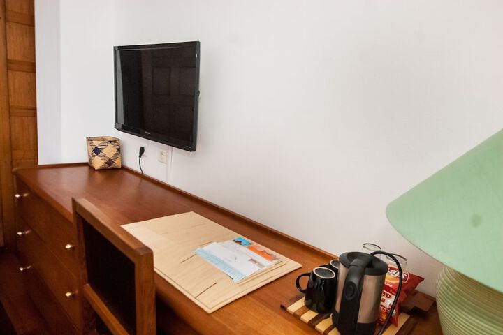Room 11 of 38
