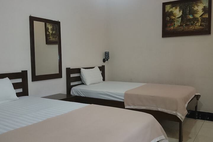 Room 12 of 26