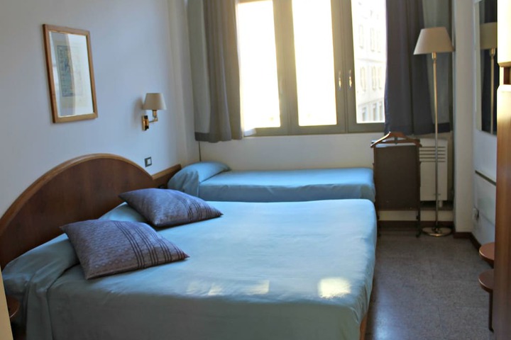Room 12 of 42