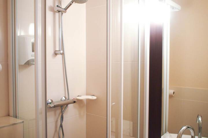 Room 12 of 46