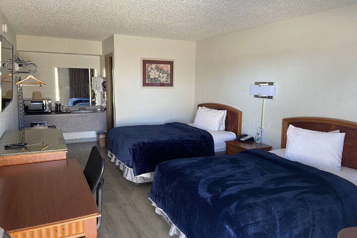 2 Double Beds (4 of 5)