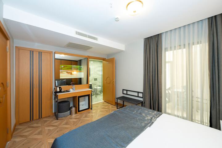 Room 13 of 144