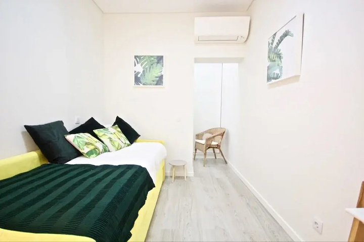 Room 2 of 17