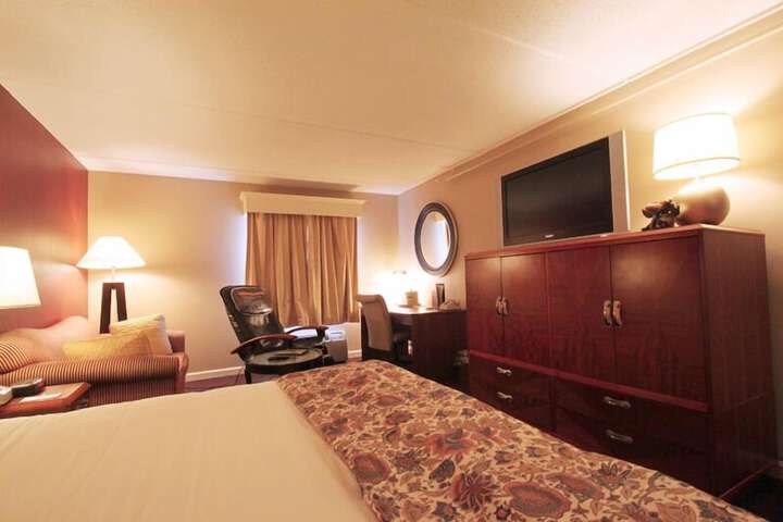1 King Bed (6 of 10)