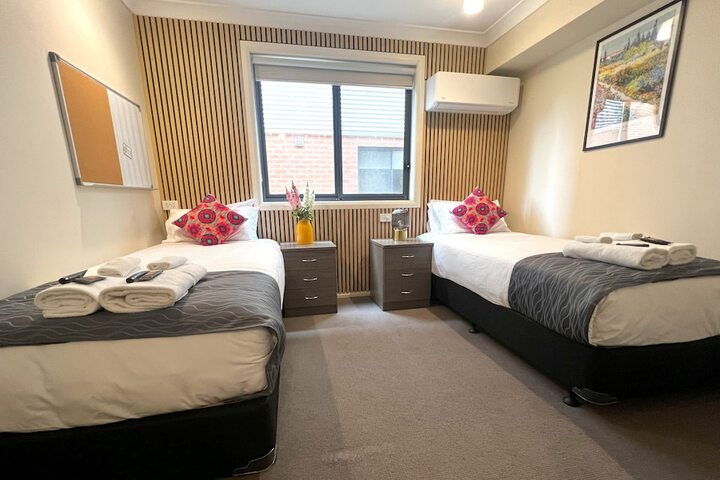Room 7 of 104