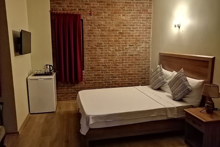 Room 8 of 38