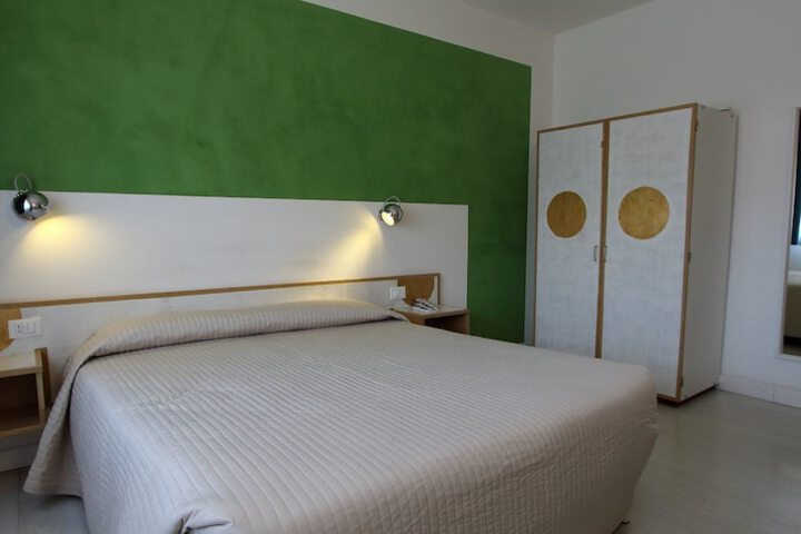 Room 14 of 34