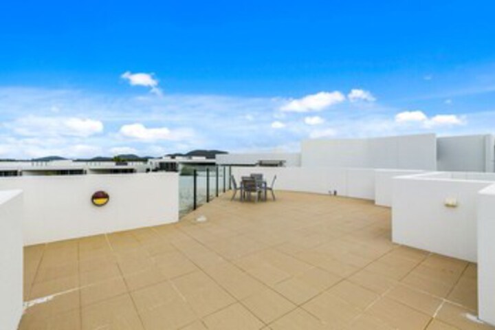 Terrace/Patio 16 of 17