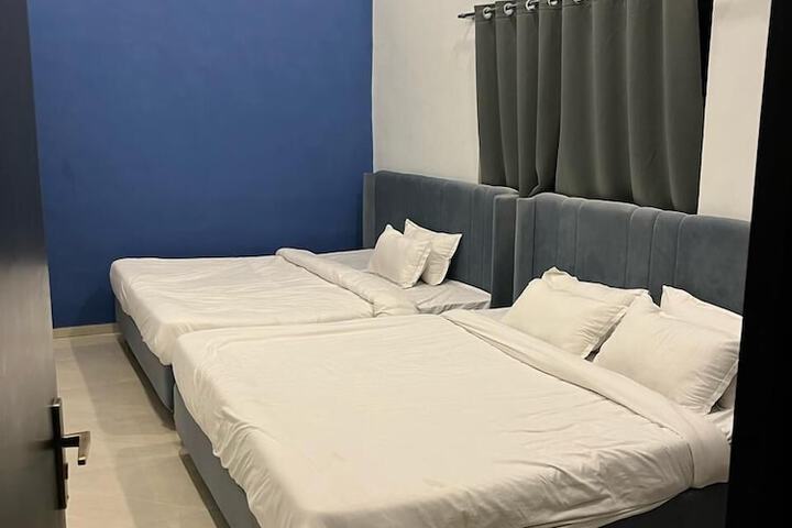 Room 11 of 24