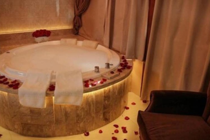 Jetted tub