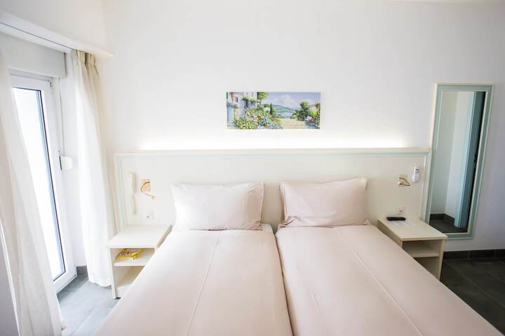 Room 3 of 63