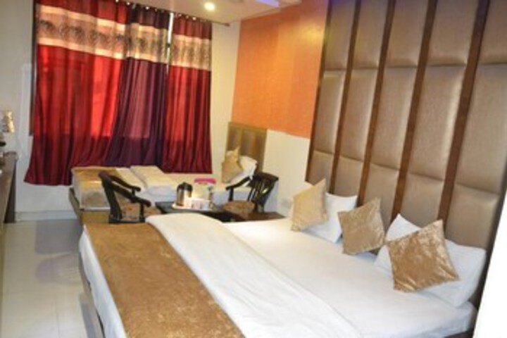 Room 9 of 27