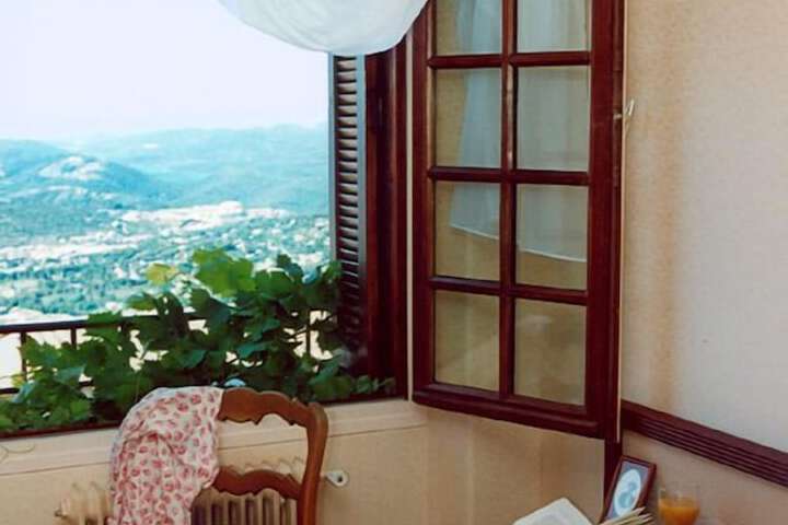 Room 4 of 11