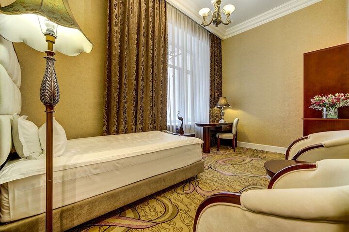 Room 14 of 96