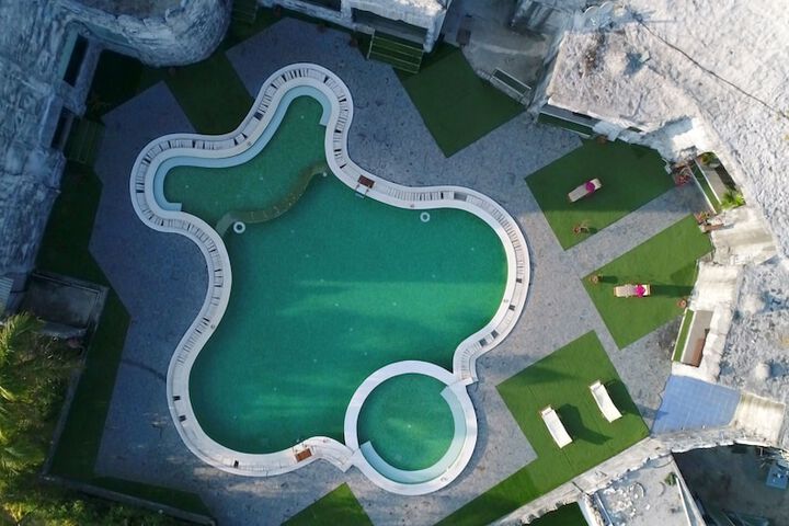 Hotel Pool