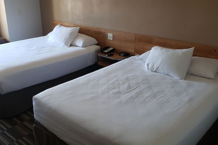 1 Queen Bed (8 of 31)