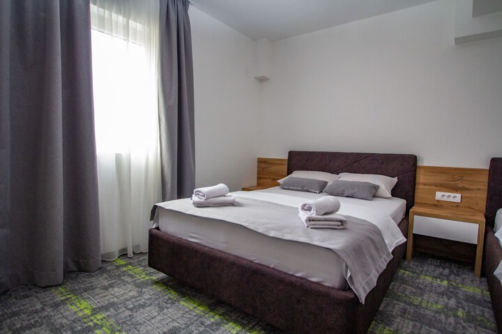 Room 9 of 38