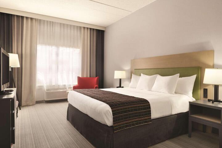 1 King Bed (1 of 10)
