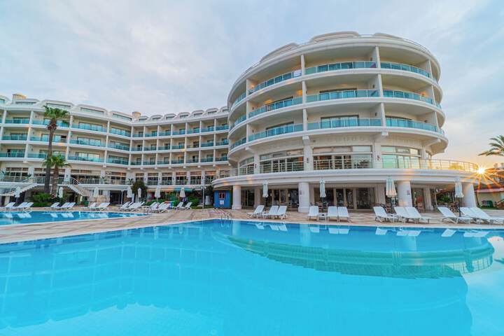 Hotel Pool