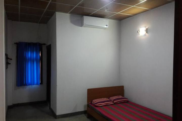 Room 2 of 23