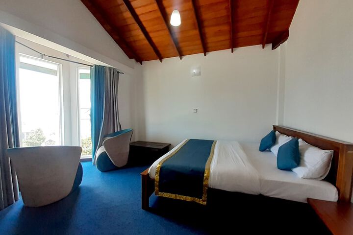Room 7 of 16