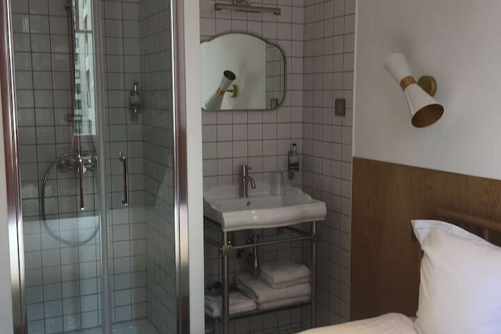 Room 25 of 29
