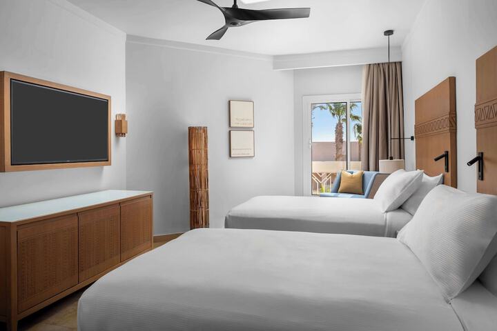 Room 32 of 199
