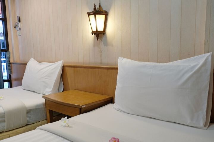 Room 16 of 191
