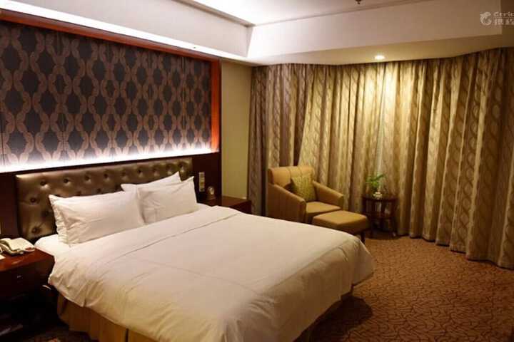Room 6 of 28