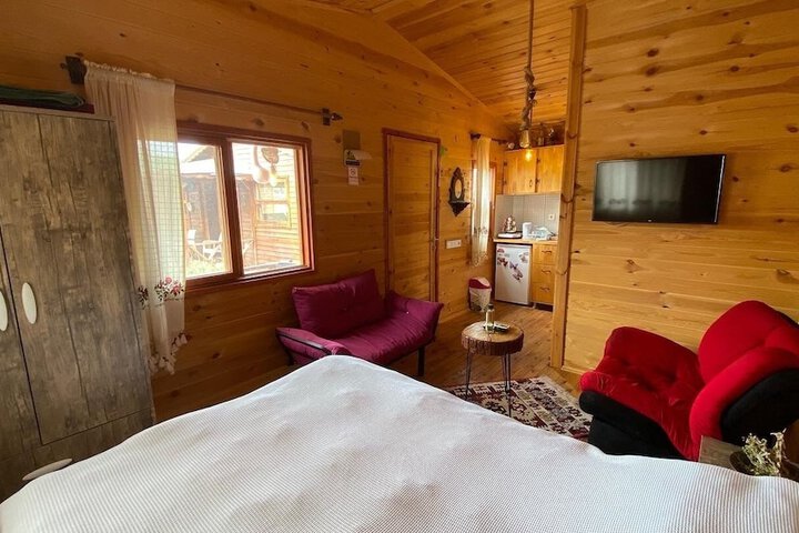Room 6 of 84