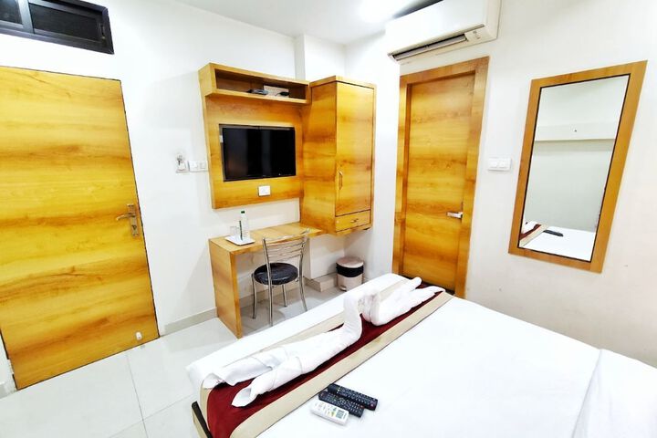 Room 2 of 9