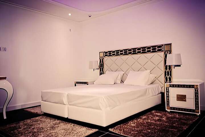 Room 12 of 38