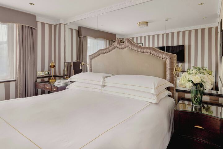 Room 42 of 119