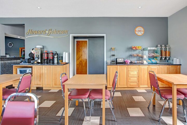 Breakfast/Coffee Service 30 of 33