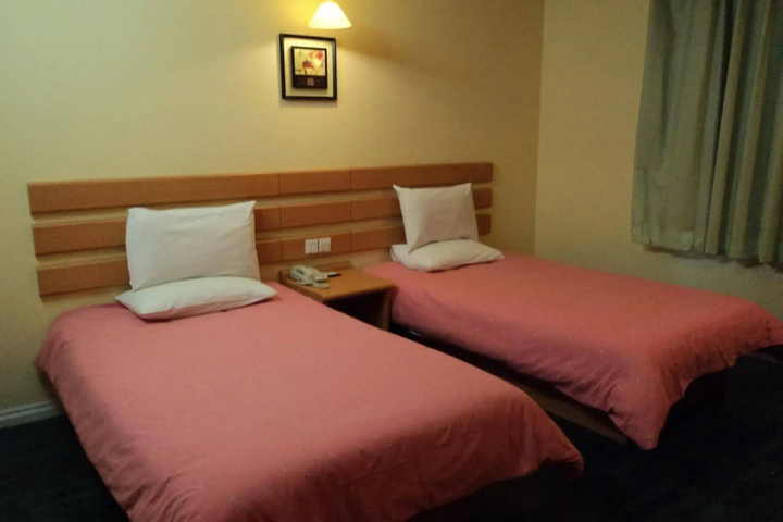 Room 5 of 8