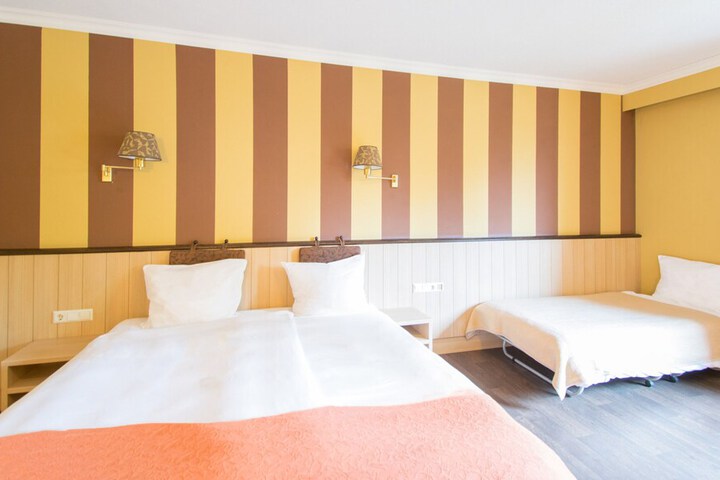 Room 10 of 82