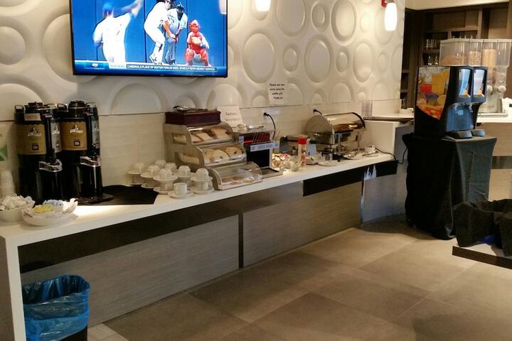 Breakfast/Coffee Service 33 of 51