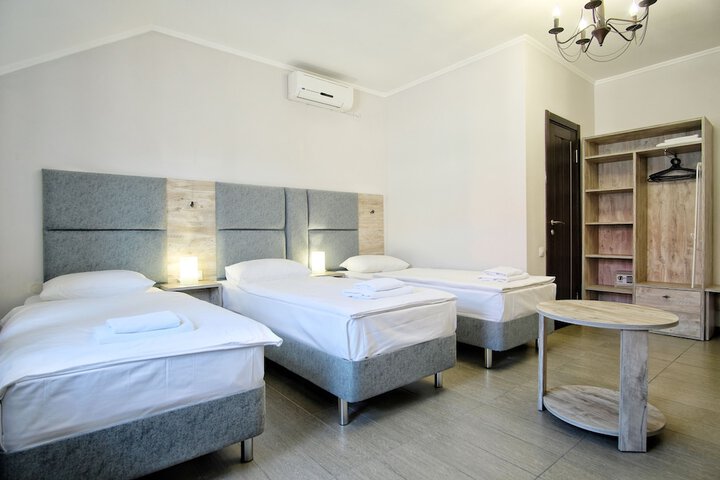 Room 8 of 44