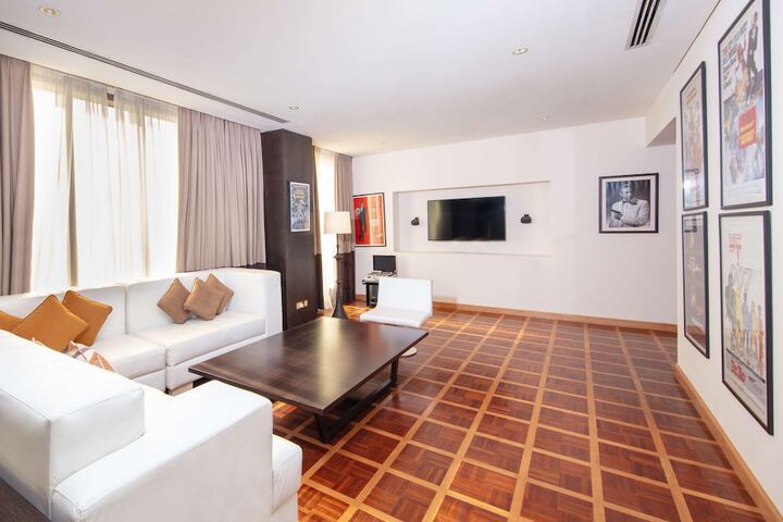 Room 40 of 179