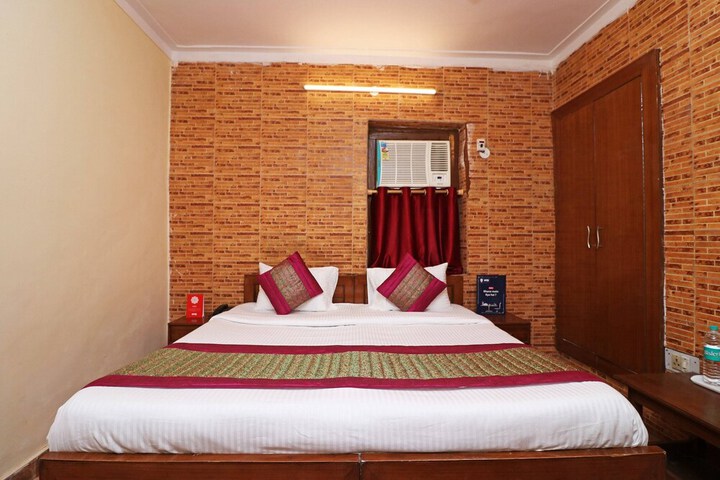 Room 10 of 34