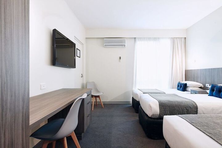 Room 11 of 25