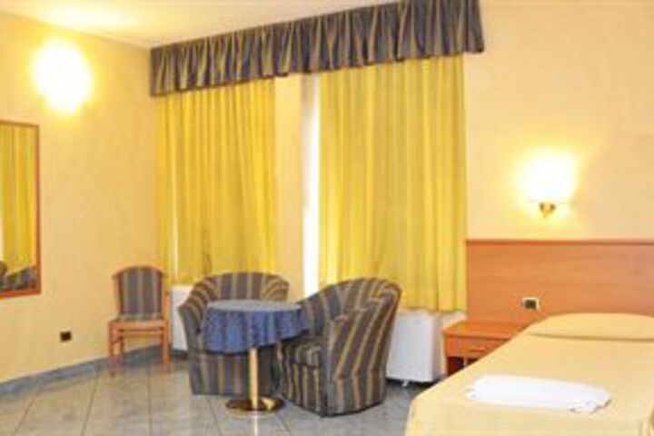 Room 15 of 25