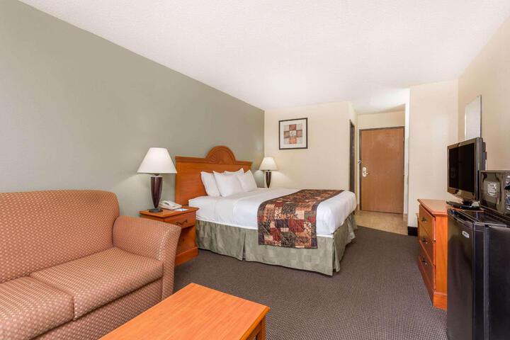 1 King Bed (6 of 12)