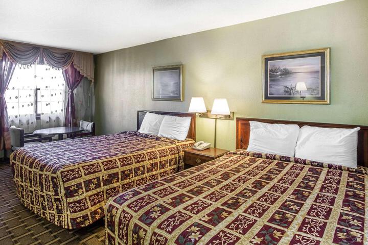 2 Queen Beds (7 of 7)