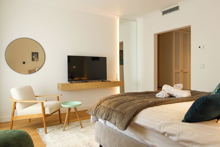 Room 2 of 99