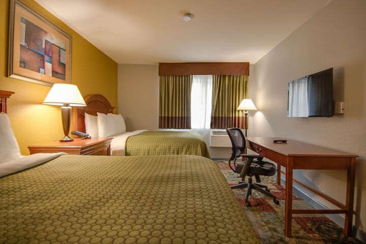 1 Queen Bed (14 of 18)