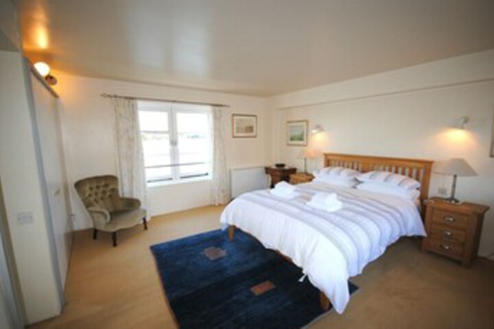 Room 15 of 28